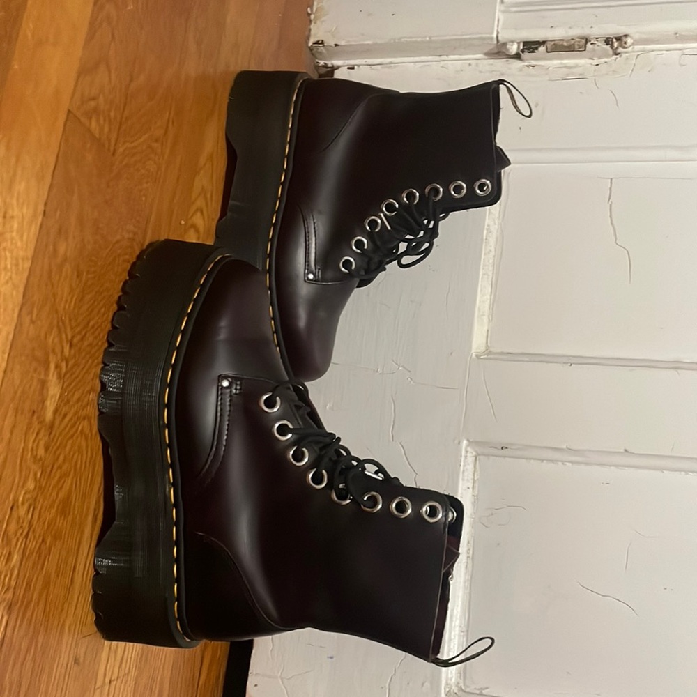 Platform Doc Martens in Dark brown leather